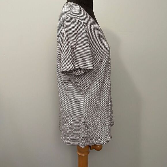 Women's Classic Stripped Short Sleeve Tee NWOT - Picture 6 of 9